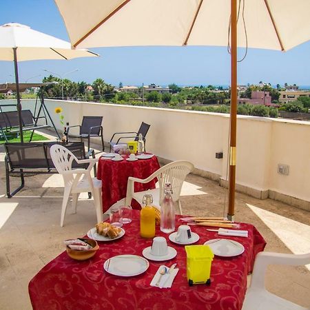 アヴォラ La Maddalena Bed & Breakfast エクステリア 写真