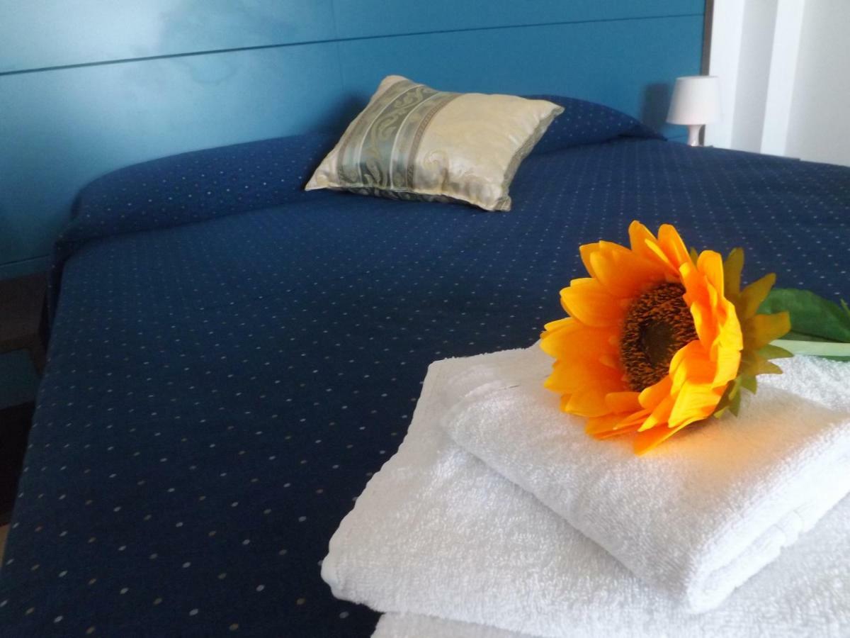 アヴォラ La Maddalena Bed & Breakfast エクステリア 写真
