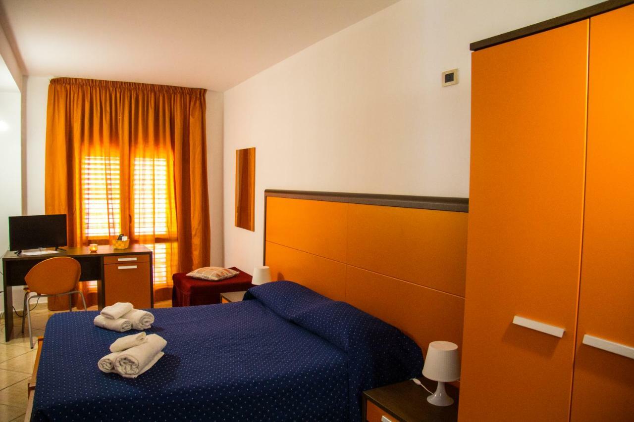 アヴォラ La Maddalena Bed & Breakfast エクステリア 写真