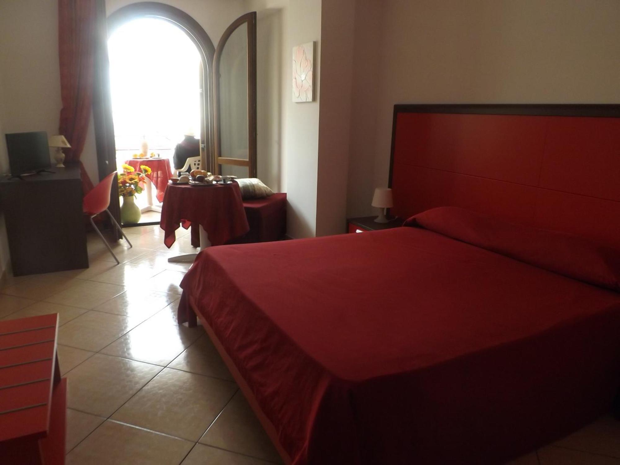 アヴォラ La Maddalena Bed & Breakfast エクステリア 写真
